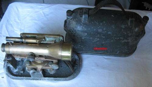 VINTAGE MINERS DUMPY LEVEL IN BRASS WITH METAL HOLDER MADE BY COOKE TROUGHTON&SIMMS LTD IN YORK ENGL