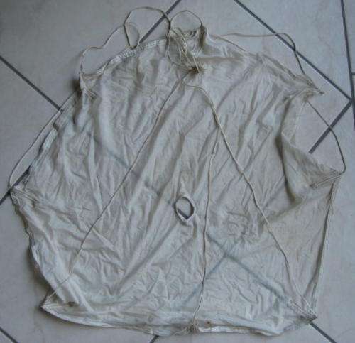 SMALL PARACHUTE FOR SIGNAL FLAIR,COMPLETE WITH STRINGS-MEASURES 55X55CM