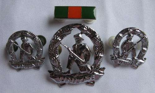 SA COMMANDO CHROMED CAP,COLLARS & BERET BAR-WORN POST 1976-LUGS + PINS INTACT