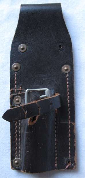1914 PATTERN LEATHER FROG FOR TROOPS NOT EQUIPPED WITH THE ENTRENCHING TOOL & THEREFORE NOT FITTED W