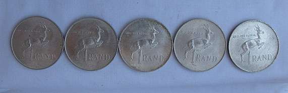 80 SILVER ONE RAND COINS - 5 IN TOTAL SOLD TOGETHER