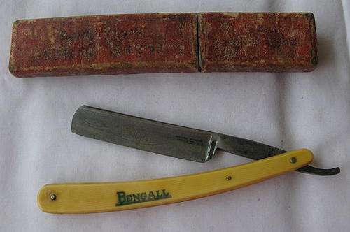 CUT-THROAT RAZOR - BENGALL HAND FORGED MADE BY T.R. CADMAN & SONS LTD SHEFFIELD ENGLAND