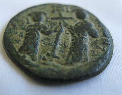 BRONZE ROMAN COIN - BYZANTINE - CONSTANTINE 1 X 850AD - DIAMETER 26MM