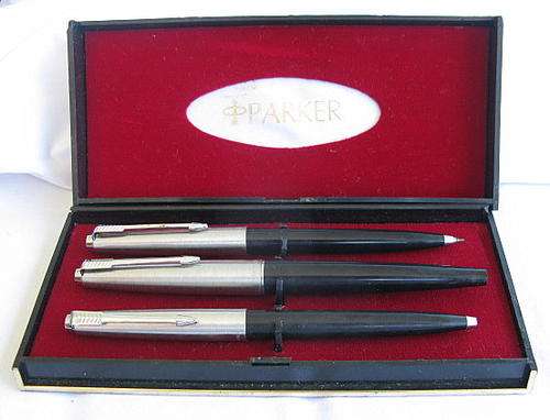 VINTAGE PARKER SET (1970'S) FOUNTAIN PEN/BALLPOINT PEN & PENCIL SET