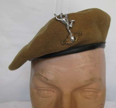 SA SIGNALS BERET DATED 1971-'72