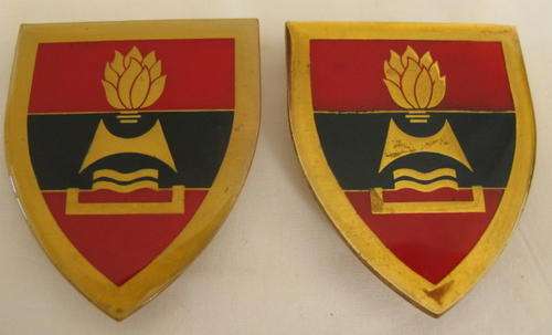 2 FIELD ENGINEERS REGT. GOLD TYPE 2ND ISSUE PAIR OF FLASHES - ORIGINAL - PINS INTACT