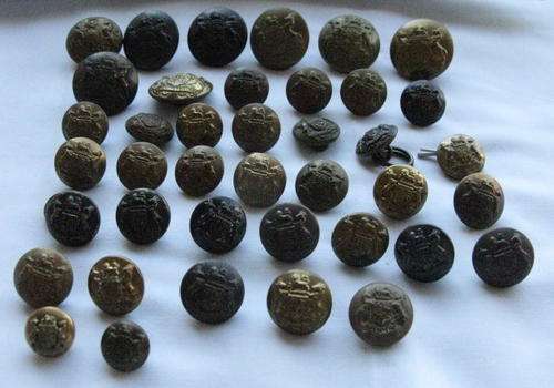SA BRASS BUTTONS WITH OLD COAT OF ARMS WORN BY UNITS WITH NO DISTINCTIVE REGIMENTAL PATTERN - 40 IN