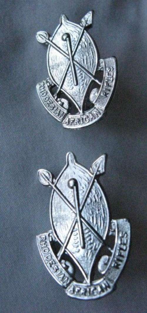 RHODESIAN AFRICAN RIFLES COLLAR BADGE PAIR - LUGS INTACT