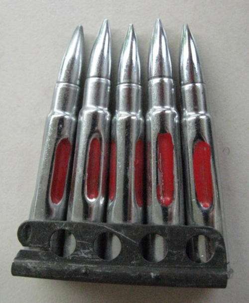A CLIP WITH 5 ROUNDS OF DUMMY TRAINING .303 ROUNDS FOR USE WITH THE LEE ENFIELD RIFLE
