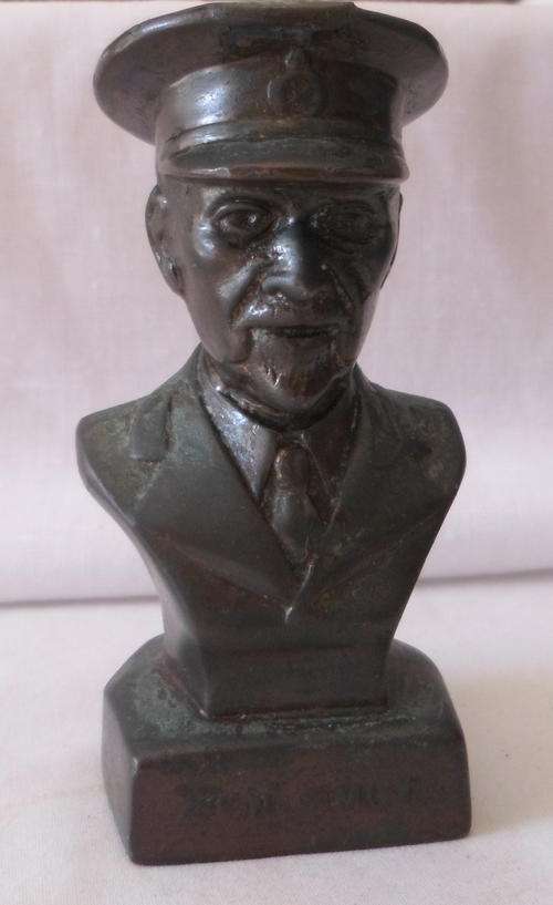 GENERAL SMUTS STATUE - METAL - MEASURES 9CM