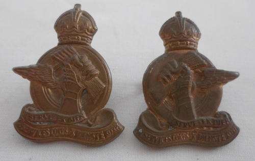 Q SERVICE CORPS BRASS COLLAR BADGE PAIR (LEFT AND RIGHT) WORN 1952 - 1954 - LUGS INTACT