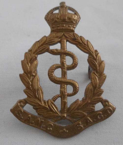 SA MEDICAL CORPS GILDING METAL CAP BADGE WORN 1926 - 1958 - NOTE SNAKES HEAD TOUCHES LAUREL WREATH -