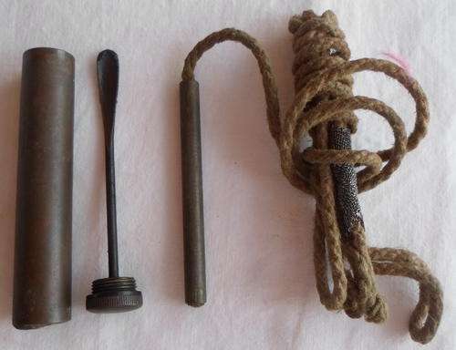 BRITISH ISSUE FOR THE .303 RIFLE OIL BOTTLE & PULL THROUGH FOR PULLING FOUR -BY-TWO CLEANING PADS TH