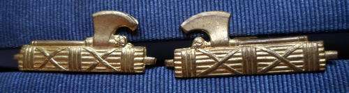 ITALIAN FASCIST COLLAR BADGE PAIR FOR BLACK SHIRTS-BOTH WITH SCREW LUGS-MEASURES 32MM