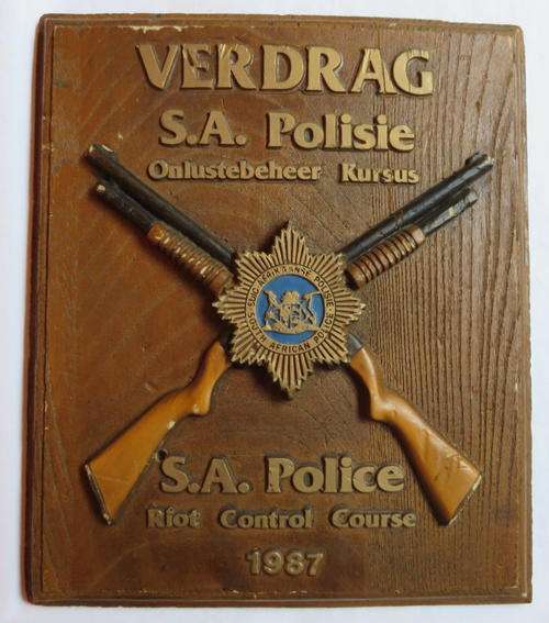 SA POLICE RIOT CONTROL COURSE 1987-PLAQUE-RESIN-MEASURES 26X30CM