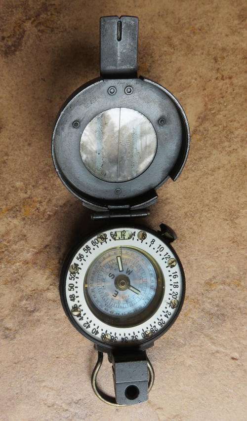 BORDER WAR ARMY ISSUE COMPASS MADE BY MILS IN THE UK-COMPLETE & WORKING CONDITION