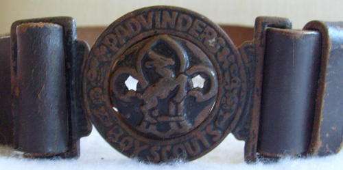 VERY OLD LEATHER BELT + BUCKLE - BOY SCOUTS - PADVINDERS - 1950 - 60'S.