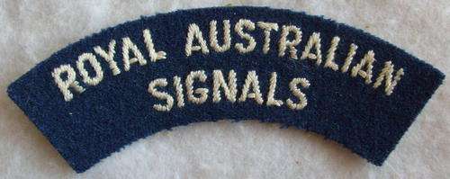 ROYAL AUSTRALIAN SIGNALS CLOTH SHOULDER TITLE.