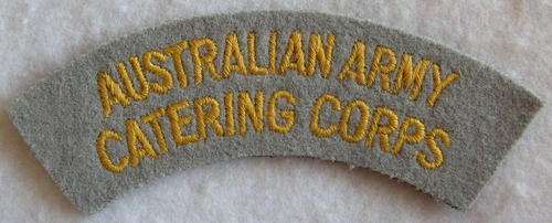 AUSTRALIAN ARMY CATERING CORPS CLOTH SHOULDER TITLE.
