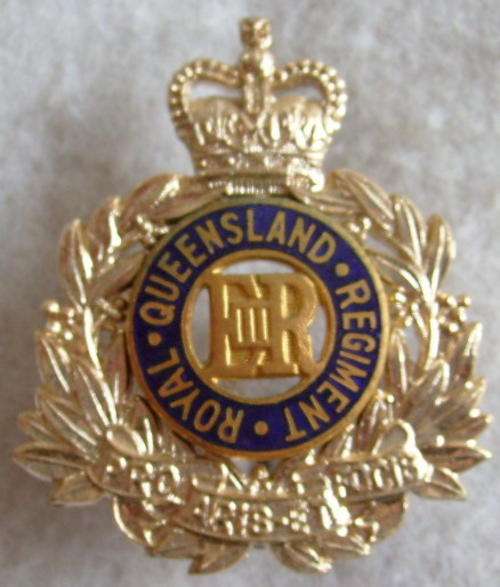 NO.93 - ROYAL QUEENSLAND REGIMENT CAP BADGE 1960'S - ANODISED.