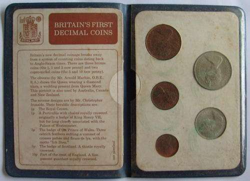NO.435 - UNCIRCULATED - BRITAIN'S FIRST DECIMAL COINS DATED 1968 + 1971.