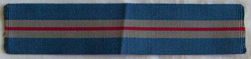A724 - QUEENS GALLANTRY MEDAL RIBBON - FULL SIZE INSTITUTED 1974 - LENGTH: 15 CM.