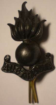 NO. 1290)  AUSTRALIAN - ARTILLERY COLLAR BADGE 1920-45 SCARCE!!