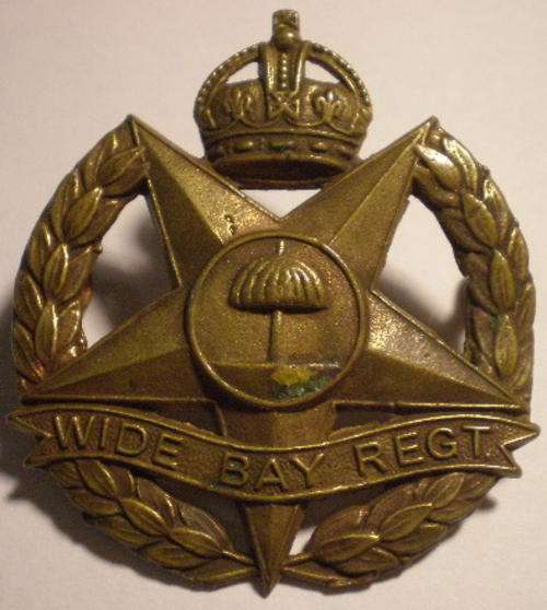 NO. 1296)  AUSTRALIAN 47TH BATTALION - WIDE BAY REGIMENT - WW2 - BRASS CAP BADGE.