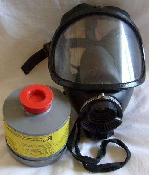 A1402 - OLD FENZY (MADE IN FRANCE) GAS MASK WITH CANNISTER.
