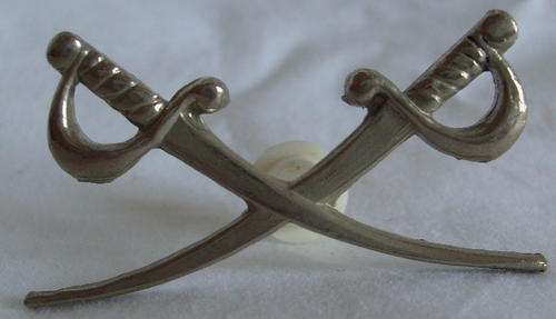 (2124) ASSISTANT PT INSTRUCTOR CHROME METAL - 3RD PATTERN PROFICIENCY BADGE - 2 PINS.