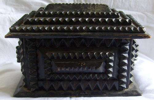 (2432) BOER WAR P.O.W CARVED BOX MADE AT ST. HELENA