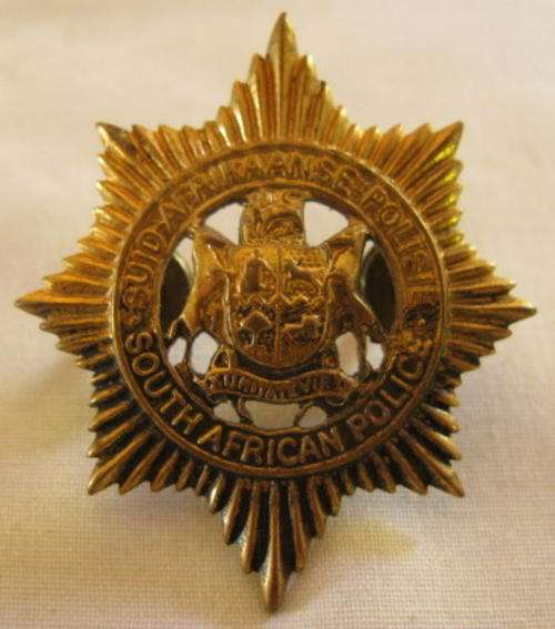 NO. 3956)  S.A. POLICE CAP BADGE VOIDED CENTRE WORN BY EUROPEANS.  2 STUDS.