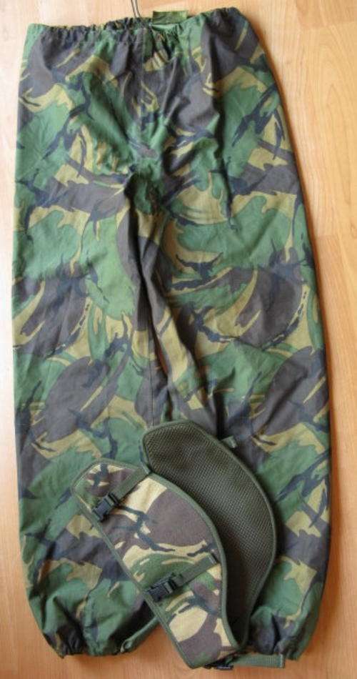 BRITISH DPM OVERTROUSER WATERPROOF SIZE LEG 85.  WAIST 88 / SEAT 104 SOLD WITH PAD HIP PROTECTION.