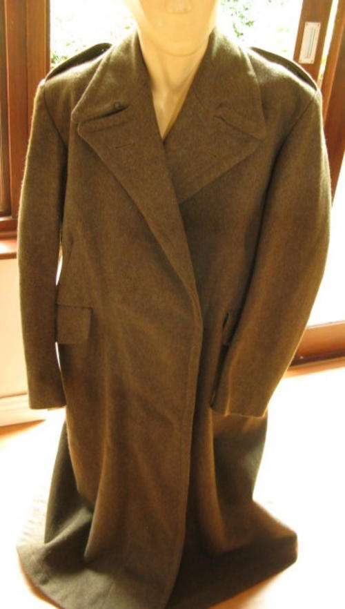 OLD SADF GREAT COAT SIZE LARGE UNISSUED.  CONDITION VERY GOOD COMES WITHOUT ANY BUTTONS.