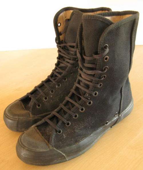 RHODESIA COMBAT USED FLAT SOLE BOOTS. CALLED FELLIES USED BY THE SAS RARE BOOTS bobshop .za