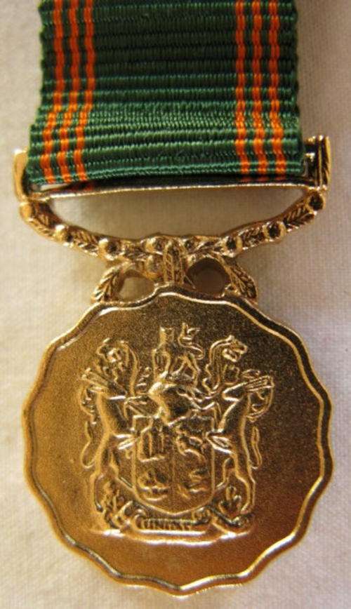 SADF GOOD SERVICE MEDAL - GOLD FOR COMMANDO MEMBERS.  10 YEARS.