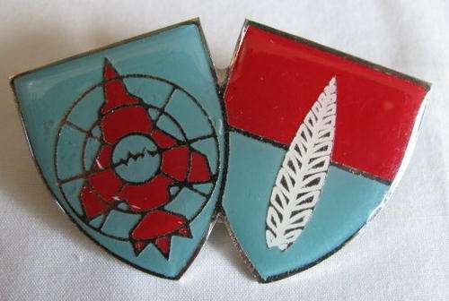 SADF ANTI - AIRCRAFT SCHOOL CAP BADGE.  2X SCREW LUGS.