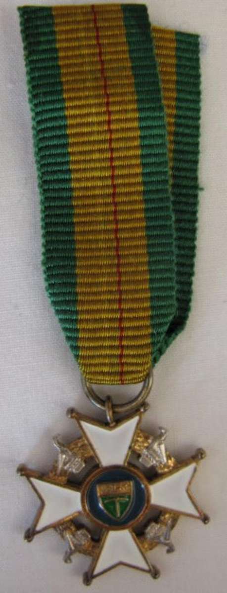 RHODESIA GRAND OFFICER OF THE LEGION OF MERIT (G.L.M.) MILITARY DIVISION - MINIATURE.