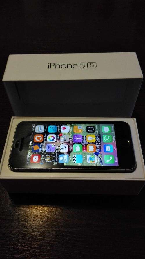 4 month old 16Gb Apple IPhone 5s in immaculate condition