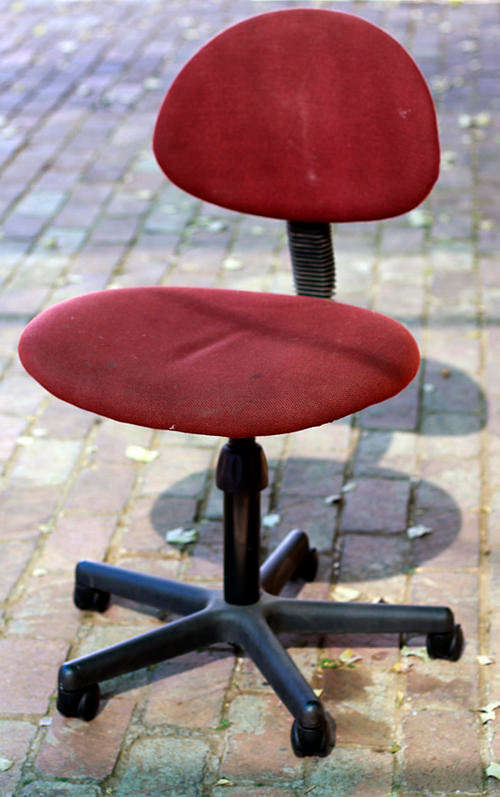 TYPIST CHAIR IN VERY GOOD CONDITION - LEAVING JHB IN 2 WEEKS