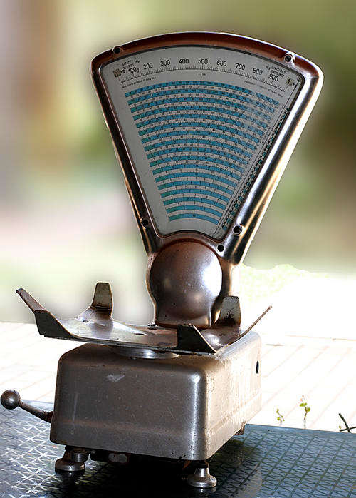 OLD FASHIONED AVERY SCALE AS USED IN THE MOM & POP STORES