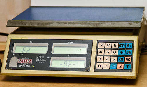 "MODERN" COMPUTING ELECTRONIC SCALE  - NEW BATTERY REQUIRED