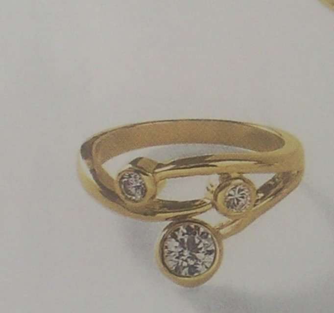 BEAUTIFULL 24 CT GP LADIES RING - NO RESERVE!