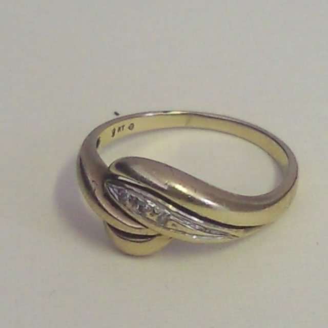100 % SOLID 9CT LADIES RING - NO RESERVE!