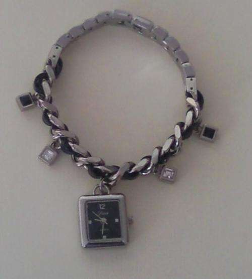 QUALITY LADIES DIVA WATCH- NO RESERVE!