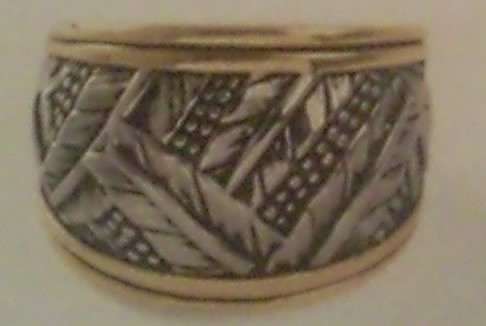 BEAUTIFULL 24 CT 2 TONE GP LADIES RING - NO RESERVE!