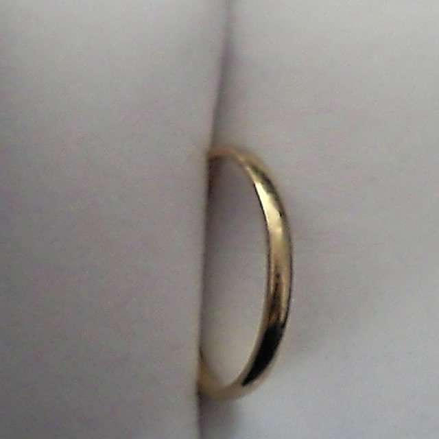 100 % SOLID 9CT LADIES WEDDING BAND - NO RESERVE!