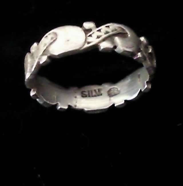 STIRLING SILVER LADIES RING - NO RESERVE!