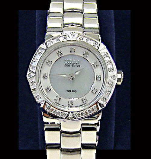 CITIZEN LADIES ECODRIVE**40 DIAMONDS**SECONDHAND CONDITION++SHIPPING ONLY R99.00++VALUE R7995.00
