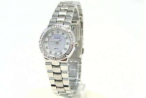 CITIZEN LADIES ECODRIVE**40 DIAMONDS**SECONDHAND CONDITION++SHIPPING ONLY R99.00++VALUE R7995.00